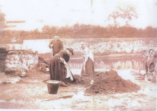 Undated and unnamed copy of three adults mixing culm on the River Cleddau riverbank at Llangwm Pembrokeshire